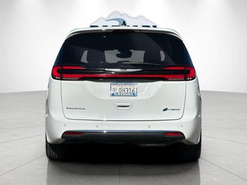 Used 2024 Chrysler Pacifica Limited FWD image 4