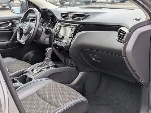 Used 2022 Nissan Rogue Sport SV w/ Technology Package image 21