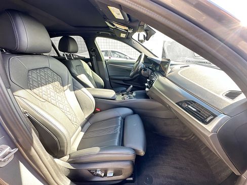 Used 2022 BMW 530i w/ M Sport Package image 32