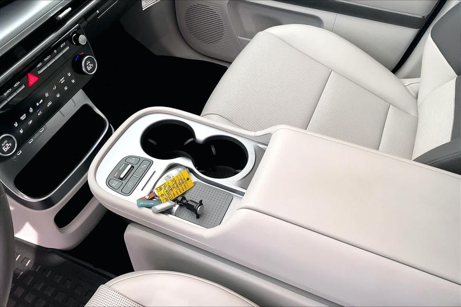 Certified 2026 Hyundai Ioniq 9 SEL AWD/4WD image 16