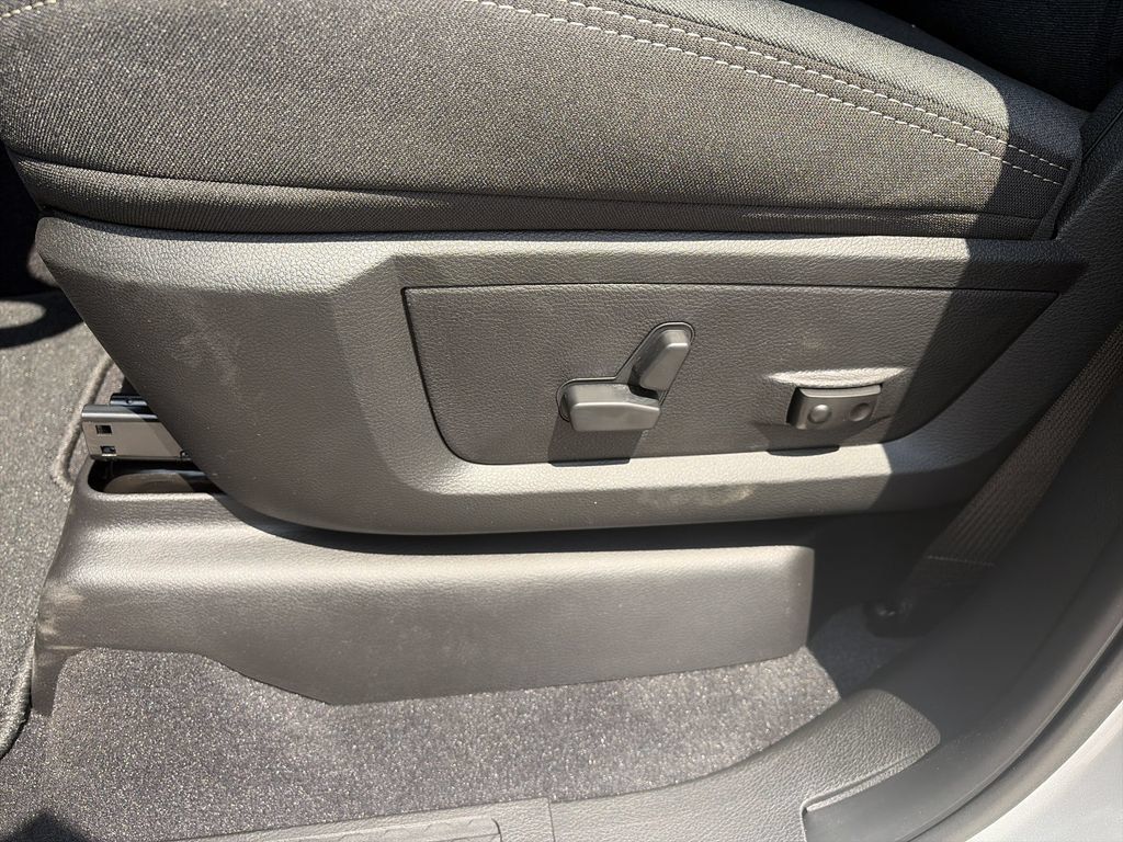 New 2027 RAM 3500 Big Horn AWD/4WD image 12