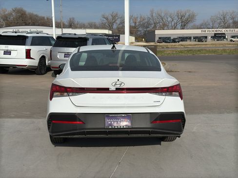 New 2025 Hyundai Elantra Blue image 9
