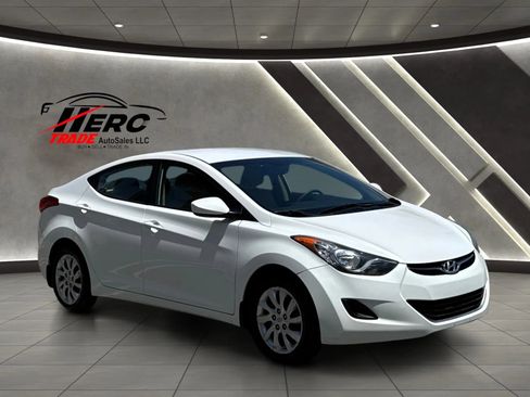 Used 2013 Hyundai Elantra GLS FWD image 2