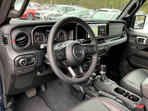 Used 2025 Jeep Wrangler Unlimited Rubicon image 18