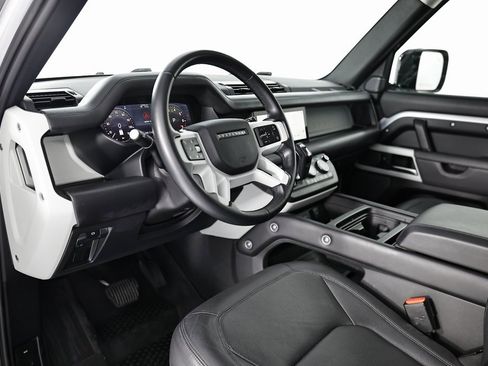 Used 2023 Land Rover Defender 90 S image 19