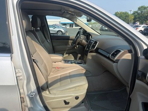 Used 2011 Jeep Grand Cherokee Laredo AWD/4WD image 12