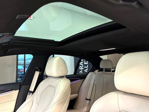 Used 2018 BMW 530i w/ Premium Package image 19