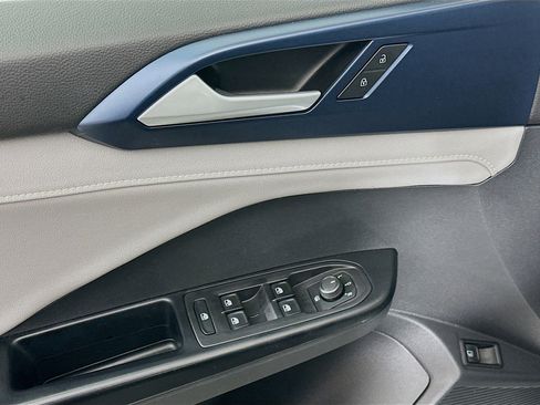 Used 2024 Volkswagen Taos SE image 15