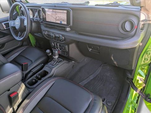 Used 2025 Jeep Wrangler Unlimited Rubicon image 21