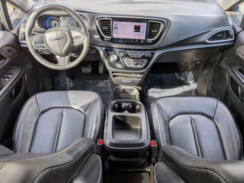 Used 2025 Chrysler Pacifica Select FWD image 31