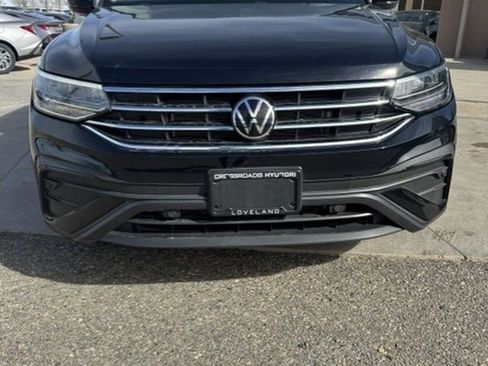 Used 2022 Volkswagen Tiguan SE w/ Panoramic Sunroof Package image 17