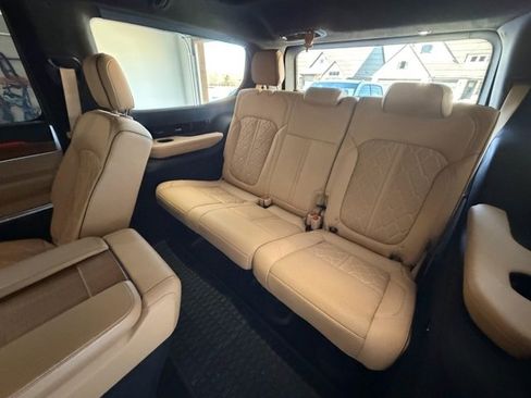 Used 2023 Jeep Grand Wagoneer Series III image 8