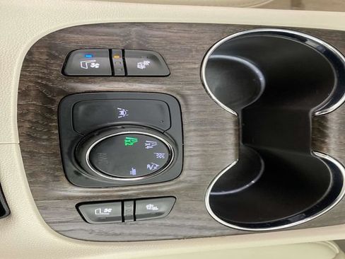 Used 2023 GMC Acadia Denali w/ Denali Ultimate Package AWD/4WD image 28