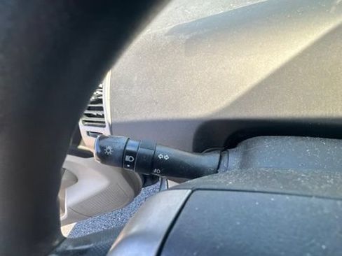 Used 2005 Toyota Prius w/ Pkg 4 FWD image 17