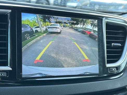 Used 2024 Chrysler Pacifica Touring-L FWD image 20
