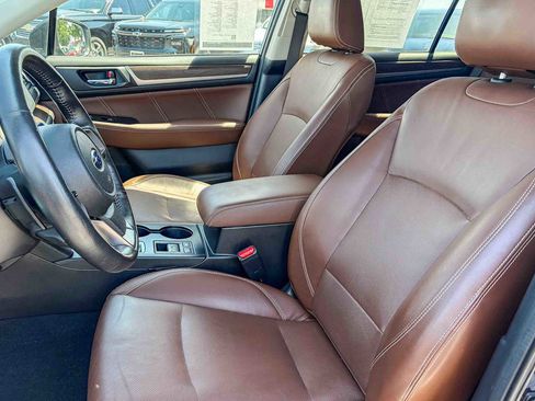 Used 2018 Subaru Outback 3.6R Touring w/ Popular Package #3 AWD/4WD image 16