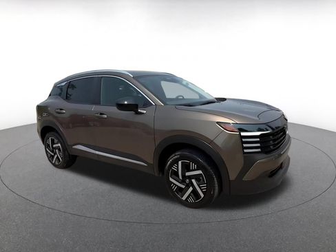 Used 2026 Nissan Kicks SV w/ Cold Weather Package FWD image 2