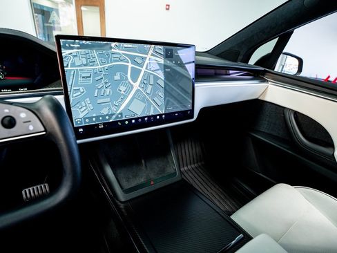 Used 2022 Tesla Model X Plaid image 43