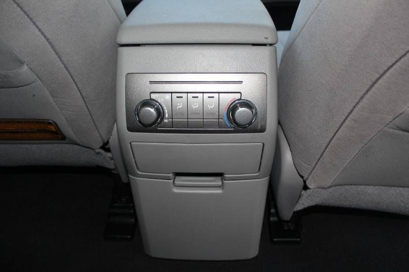 Used 2013 Toyota Highlander 4WD w/ Cold Weather Pkg image 19