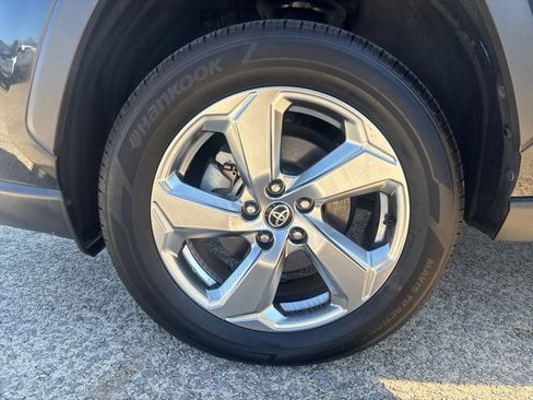 Used 2021 Toyota RAV4 XLE Premium image 25