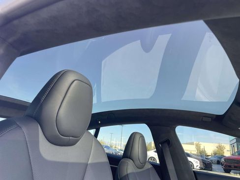 Used 2024 Tesla Model S image 29
