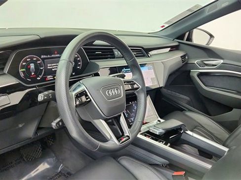 Used 2023 Audi e-tron S Prestige w/ Prestige Package image 18