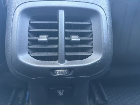Used 2016 Jeep Cherokee Trailhawk w/ Comfort/Convenience Group AWD/4WD image 16