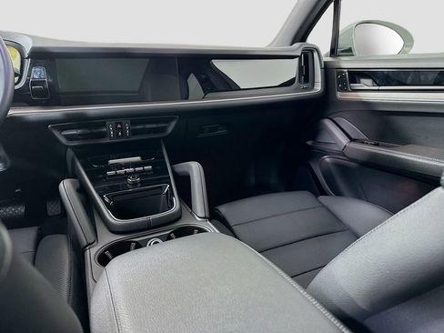 Certified 2024 Porsche Cayenne AWD/4WD image 26