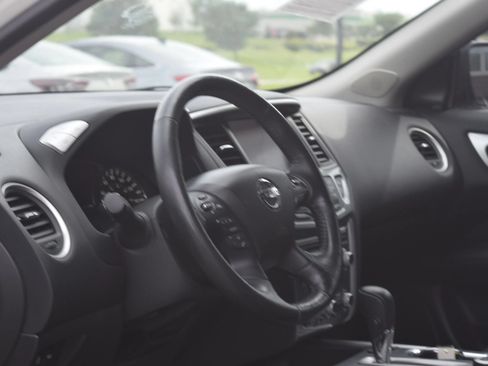 Used 2018 Nissan Pathfinder SL w/ SL Premium Package AWD/4WD image 5