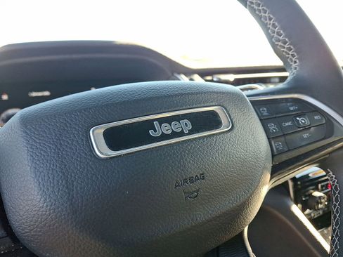 Used 2023 Jeep Grand Cherokee Altitude image 30