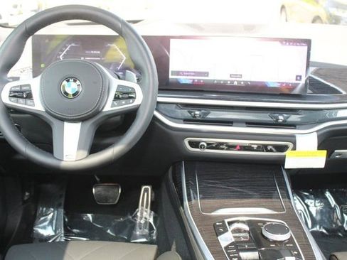 Used 2025 BMW X7 xDrive40i w/ M Sport Package image 22