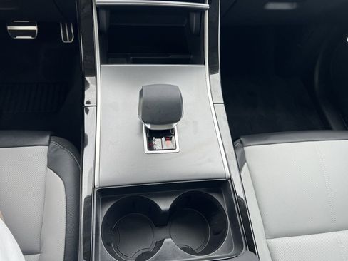 New 2025 Land Rover Range Rover Velar Dynamic SE image 14