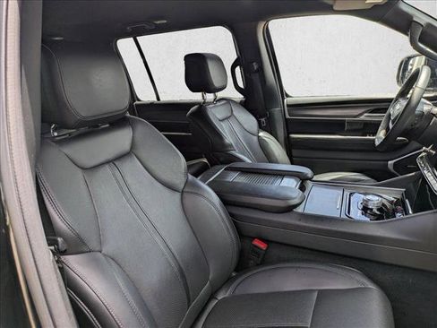 Used 2024 Jeep Wagoneer L Series II RWD image 17