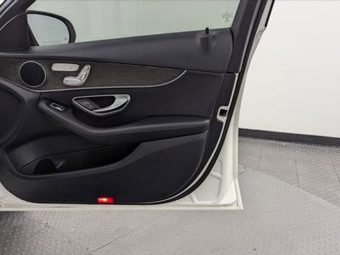 Used 2019 Mercedes-Benz C 300 4MATIC Sedan image 23