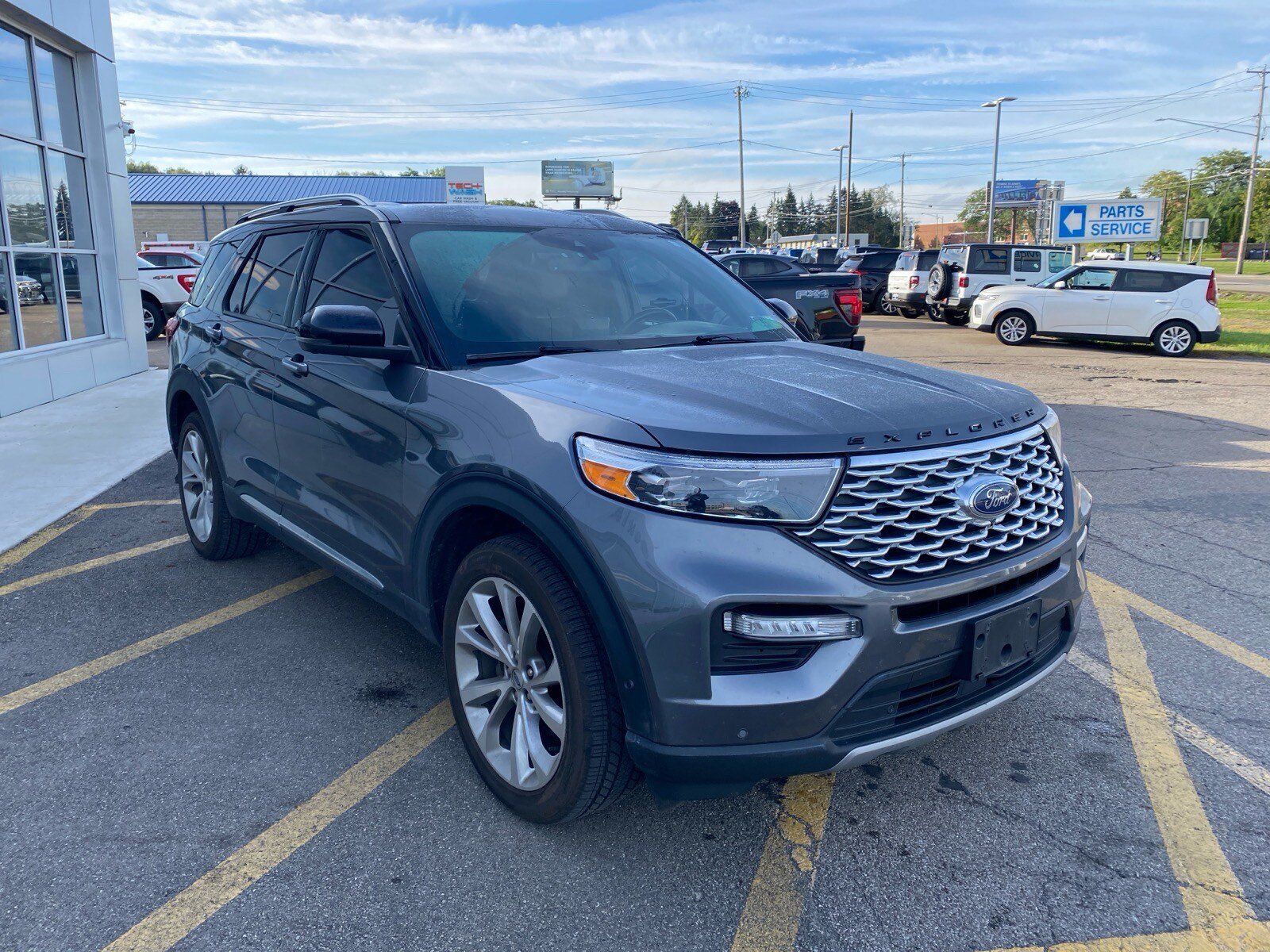 Used 2021 Ford Explorer Platinum w/ Equipment Group 601A AWD/4WD image 8