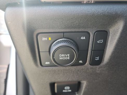 Used 2025 Ford Expedition Active AWD/4WD image 29