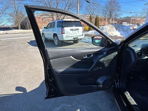 Used 2018 Nissan Rogue SL w/ Premium Package image 22