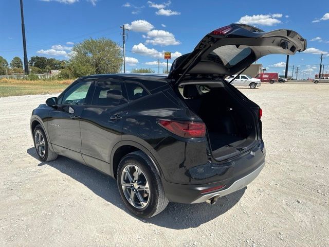 Used 2025 Chevrolet Blazer LT FWD image 4