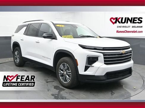 Used 2024 Chevrolet Traverse LT FWD image 1