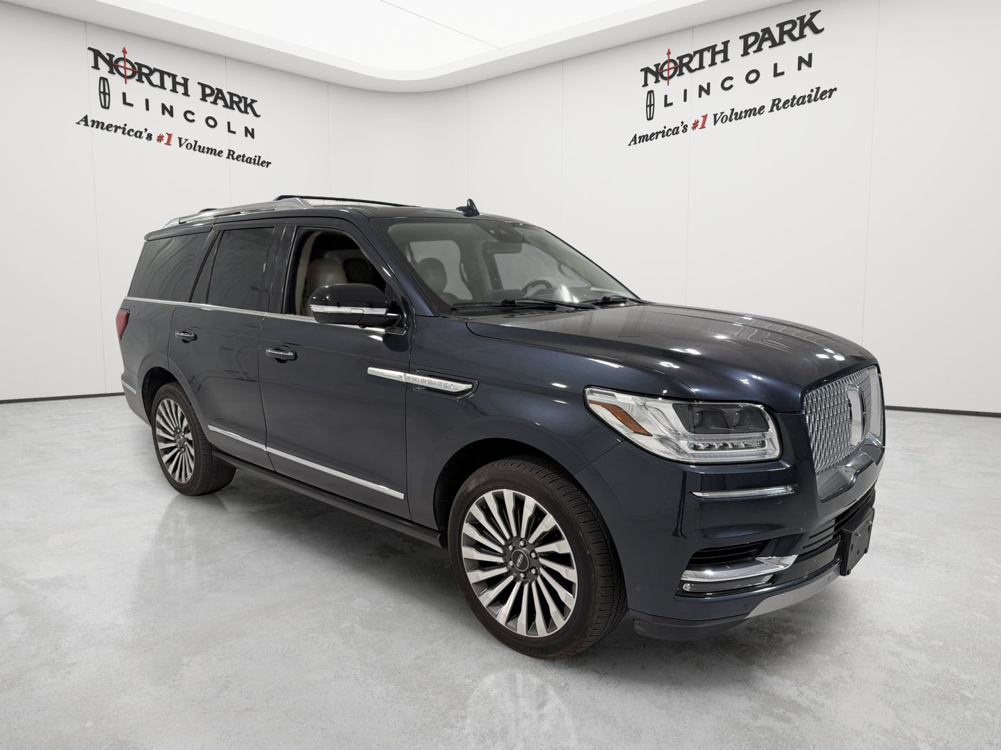 Used 2021 Lincoln Navigator Reserve w/ Luxury Package AWD/4WD image 7