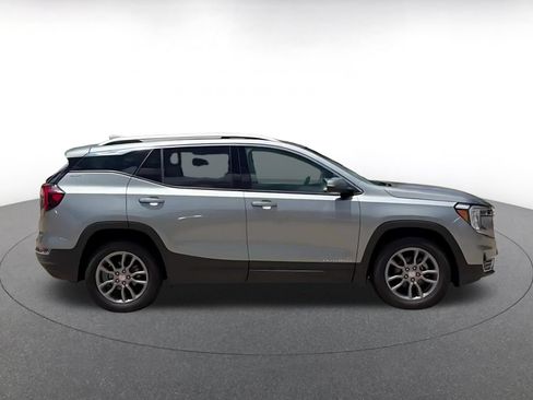 Used 2024 GMC Terrain SLT AWD/4WD image 16