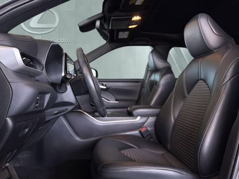 Used 2022 Toyota Highlander XSE FWD image 7