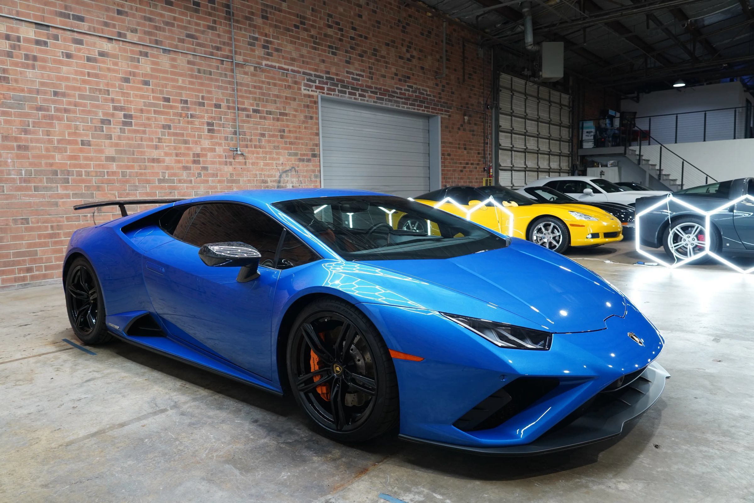 Used 2020 Lamborghini Huracan EVO RWD image 4