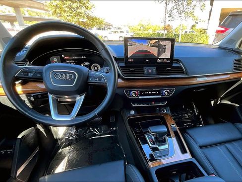 Used 2021 Audi Q5 e Prestige w/ Prestige Package image 11