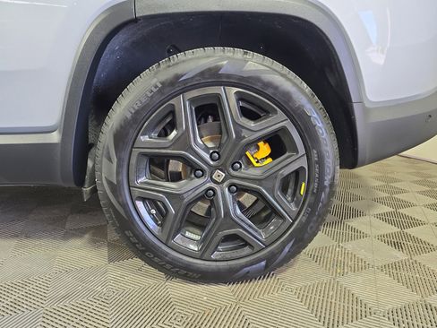 Used 2023 Rivian R1S Adventure image 10