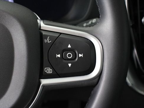 Certified 2025 Volvo XC60 B5 Core image 11