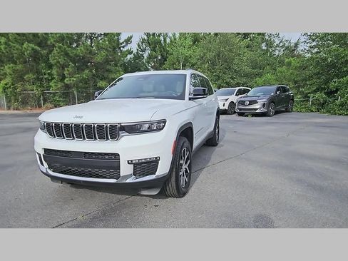 Used 2025 Jeep Grand Cherokee L Limited AWD/4WD image 40