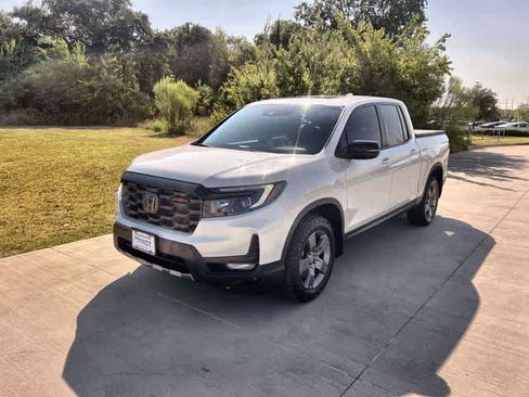Used 2024 Honda Ridgeline TrailSport image 2