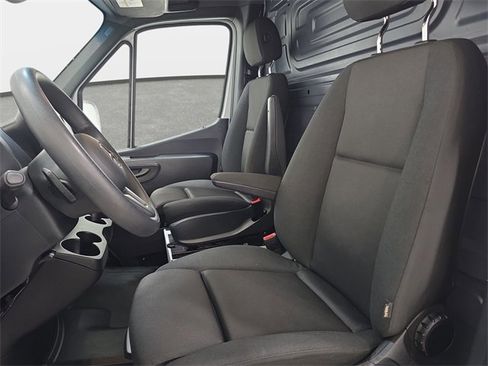 Used 2024 Mercedes-Benz Sprinter 2500 image 10