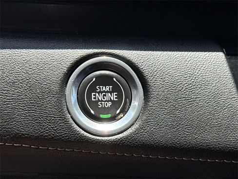 Used 2021 Cadillac Escalade ESV Luxury image 16